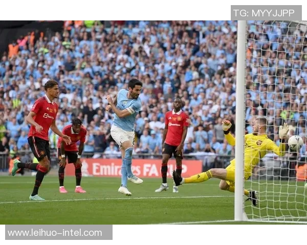 足总杯精彩对决那不勒斯轻取曼联红牌事件引发全场热议